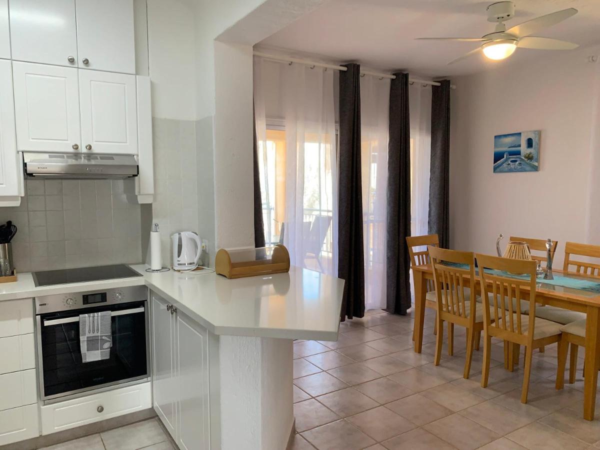 Kings Palace - Stylish, Modern 2 Bed With Sea Views بافوس المظهر الخارجي الصورة